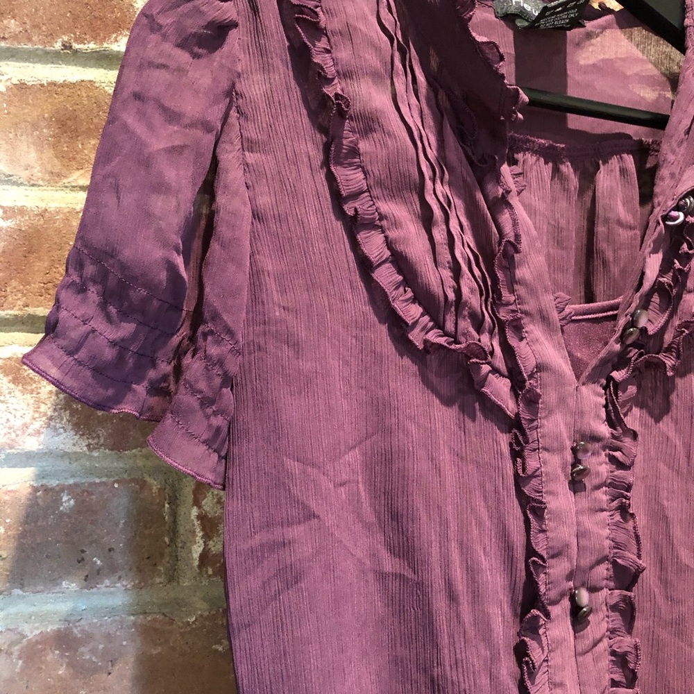 Cute Ruffled Top - Picture 2 of 6